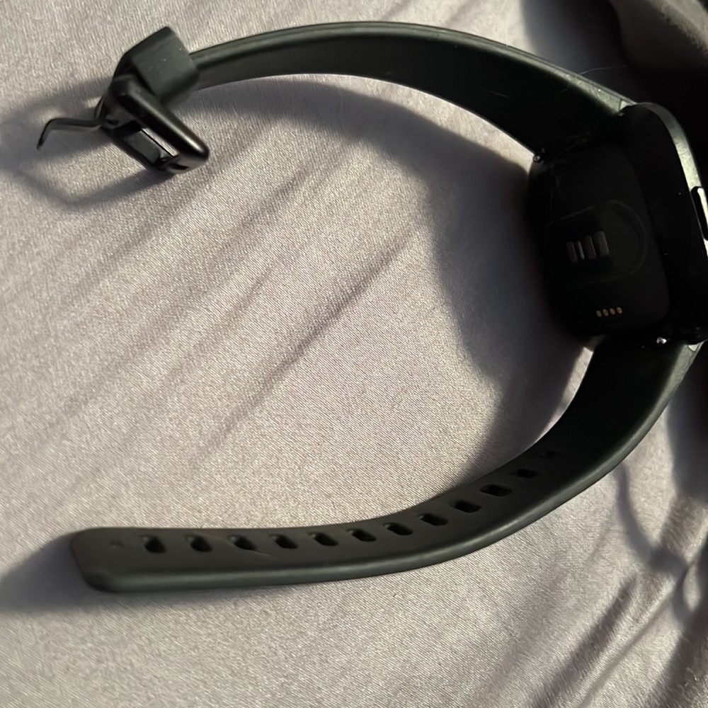 Fitbit versa - Picture 2 of 4